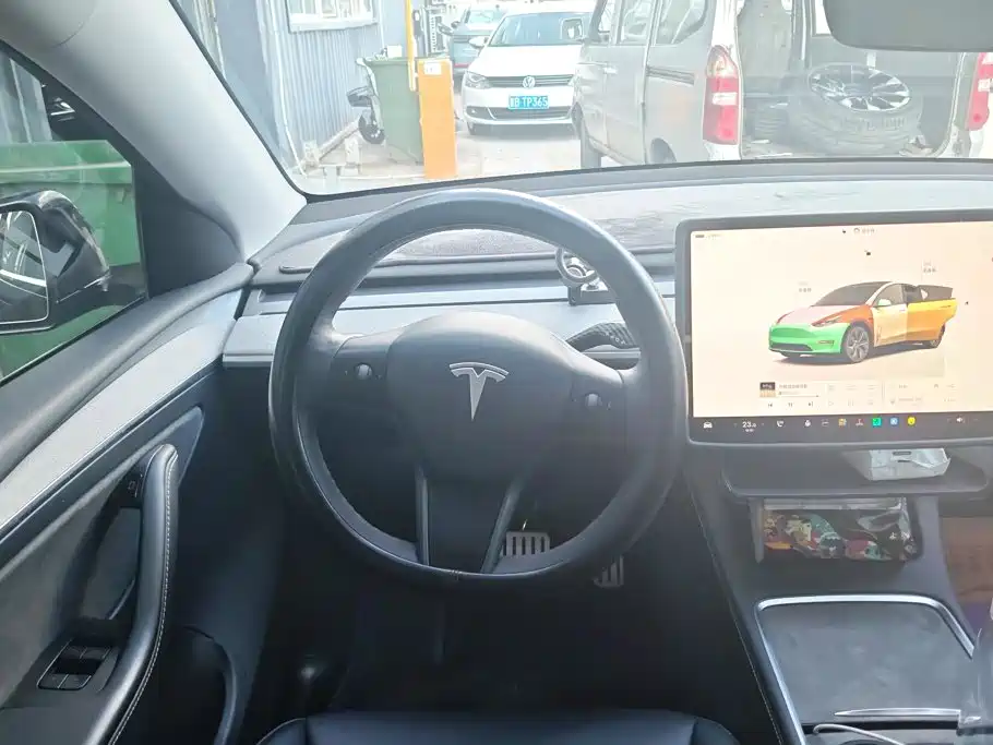 Tesla Model Y 2024 — фото 15