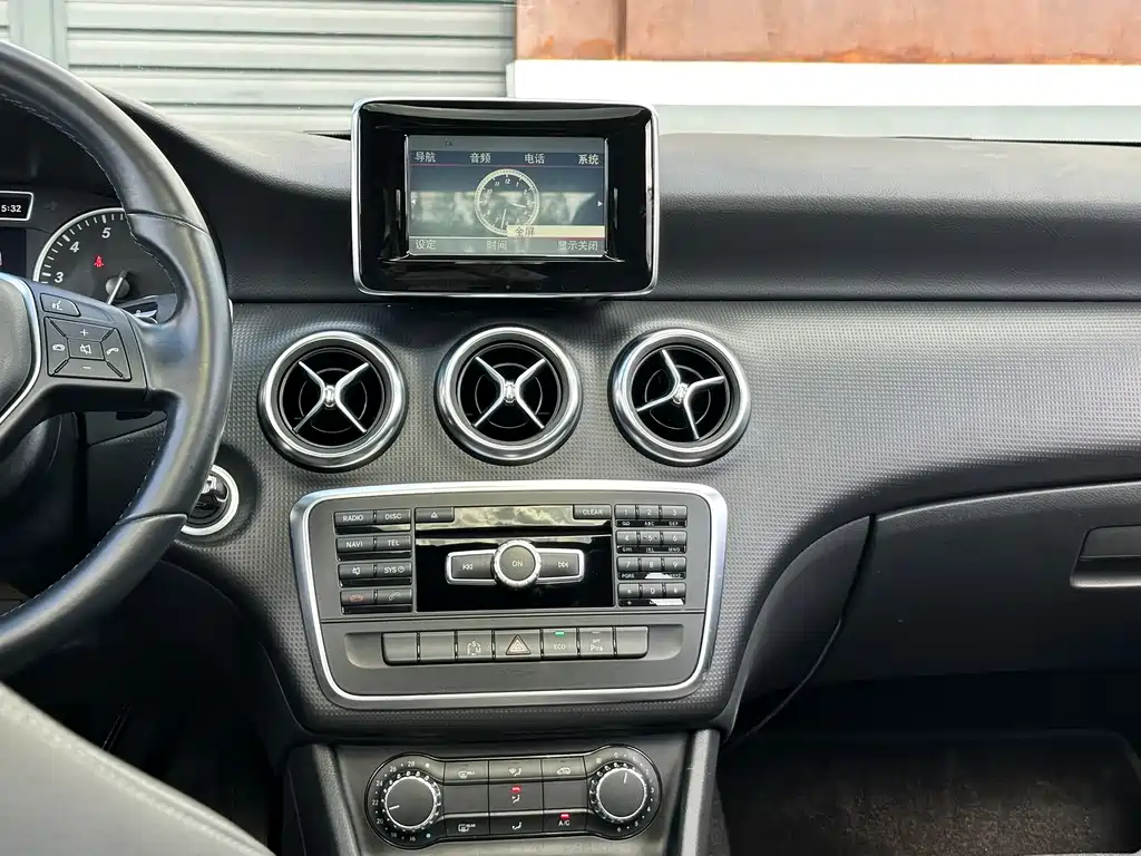 Mercedes-Benz A-Class 2014 — фото 21