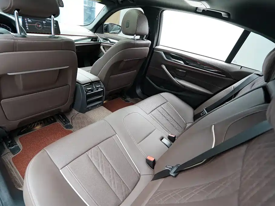 BMW 5 Series 2023 — фото 14