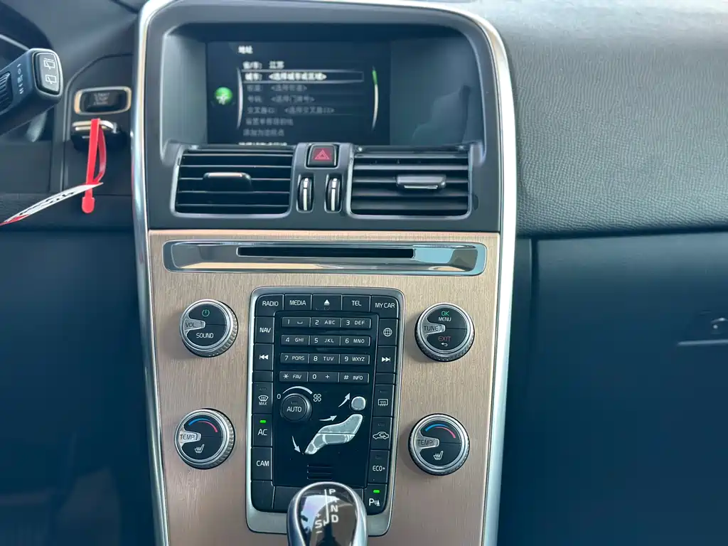 Volvo XC60 2015 — фото 11