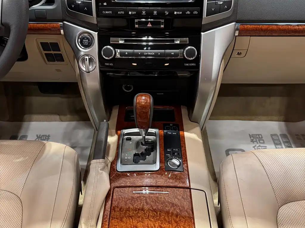 Toyota Land Cruiser 2013 — фото 13