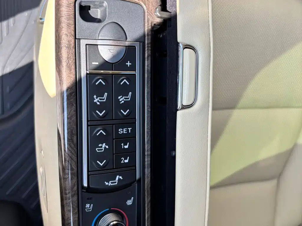 Toyota Vellfire 2023 — фото 18