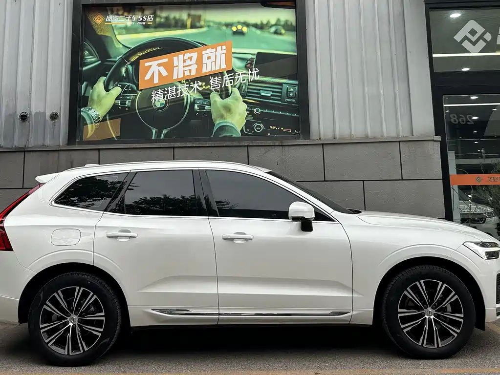 Volvo XC60 2022 — фото 3