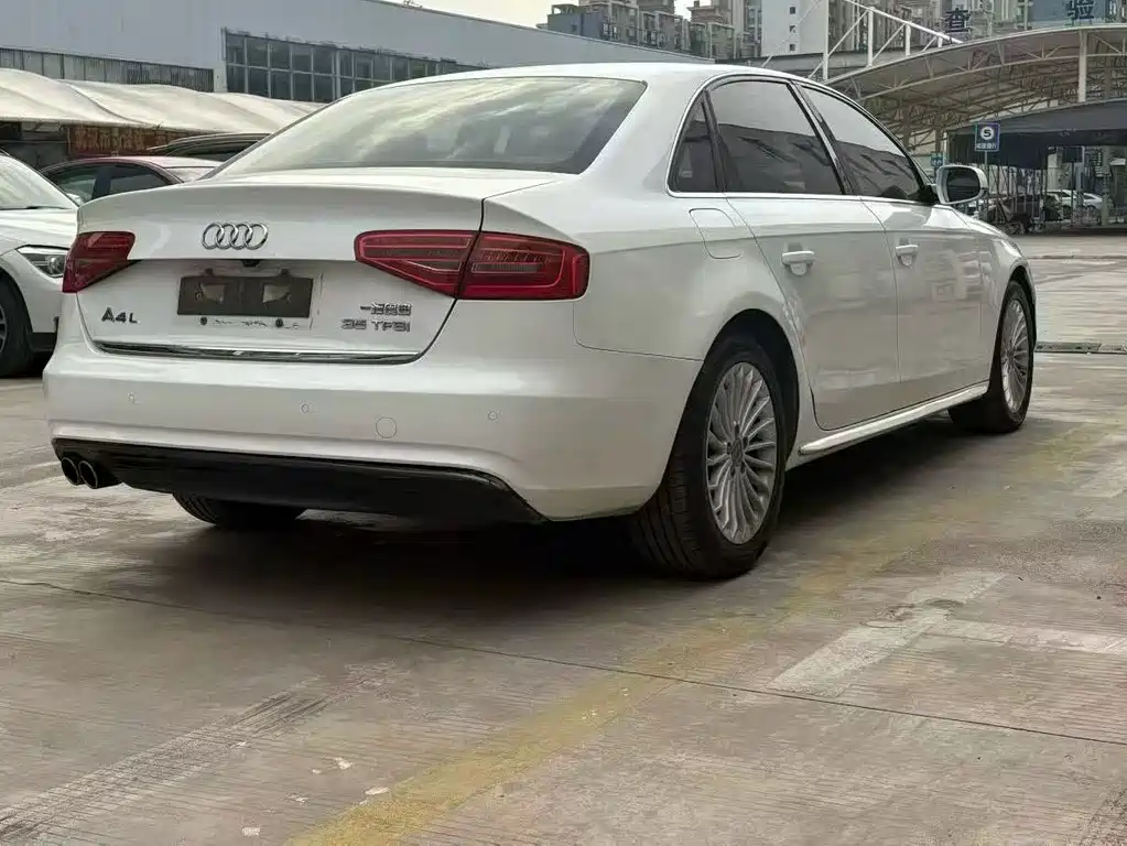 Audi A4L 2015