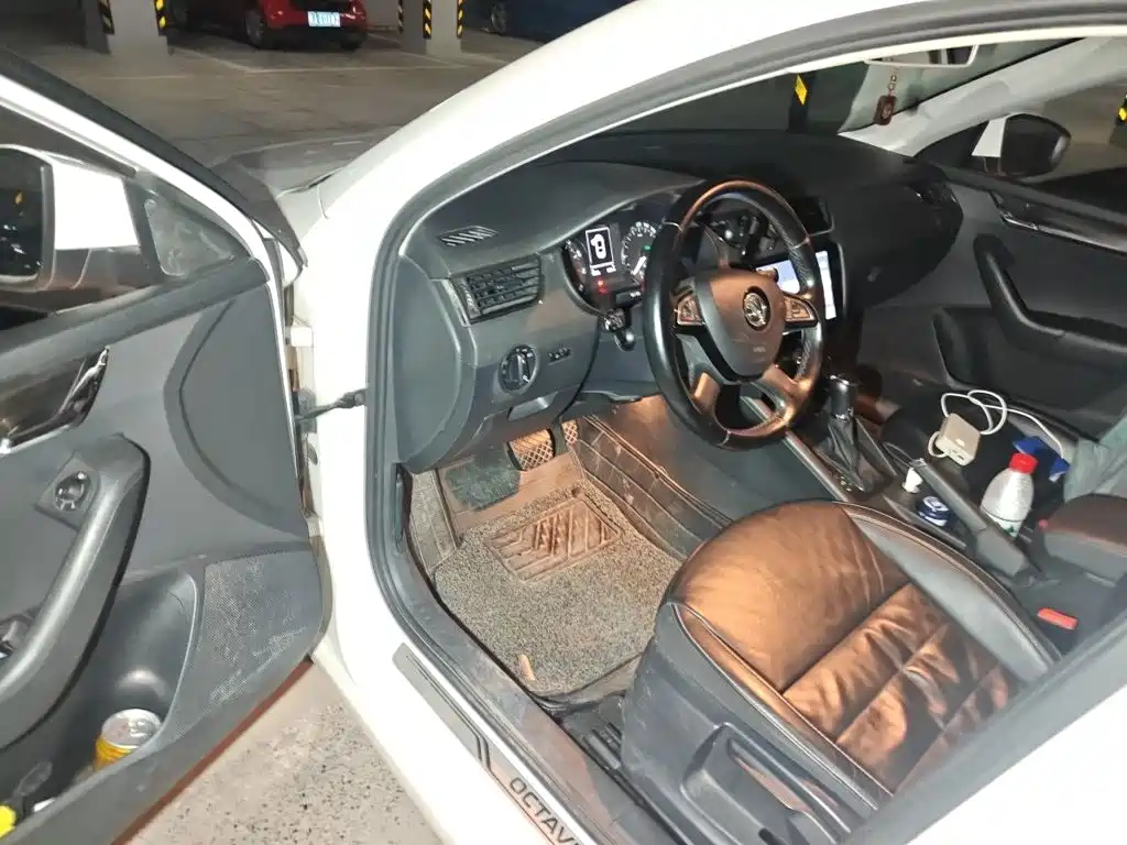 Skoda Octavia 2015 — фото 14