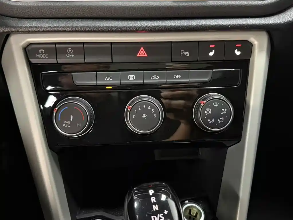 Volkswagen T-Roc 2023 — фото 14