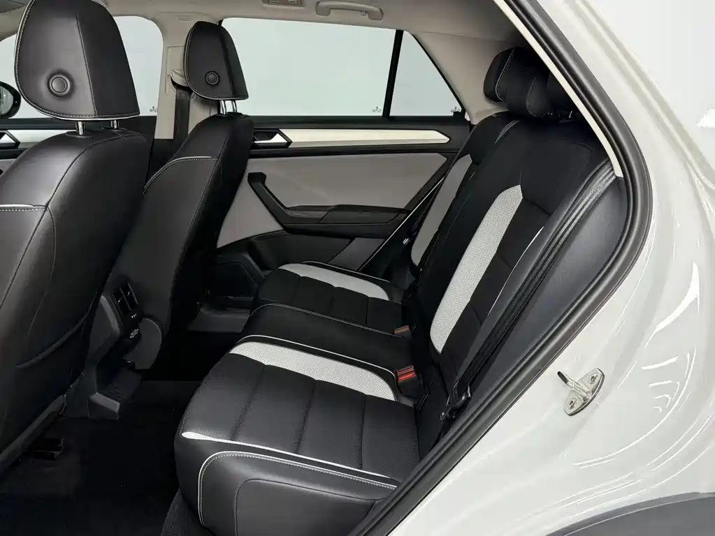 Volkswagen T-Roc 2023 — фото 17