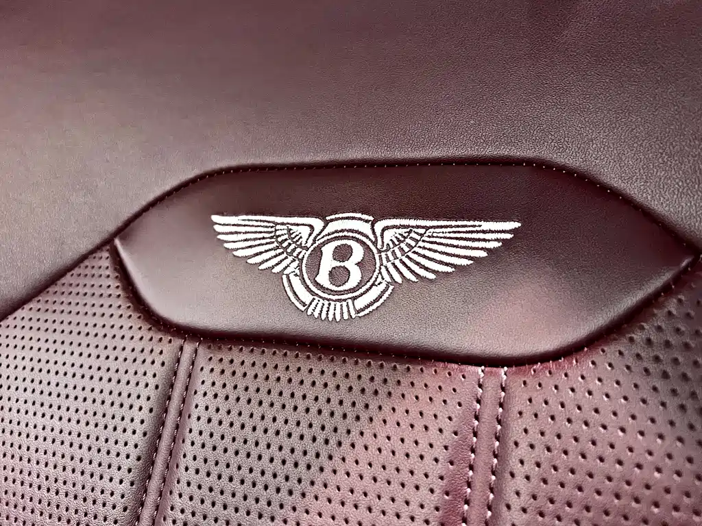 Bentley Bentayga PHEV 2021 — фото 20