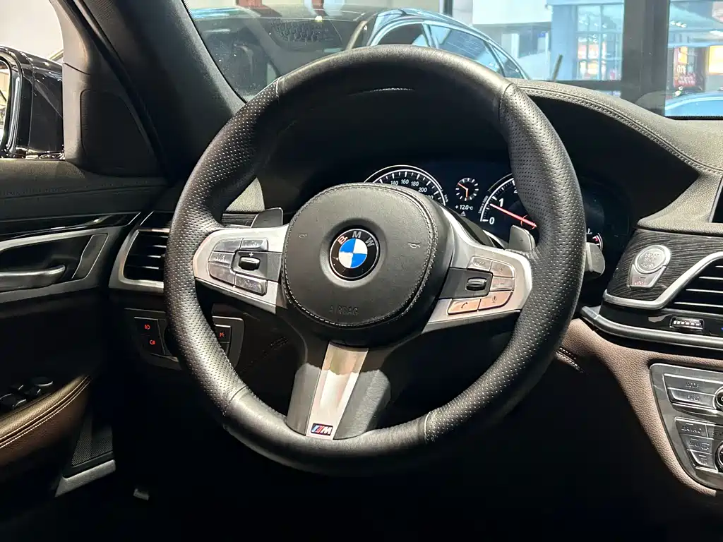 BMW 7 Series 2019 — фото 24