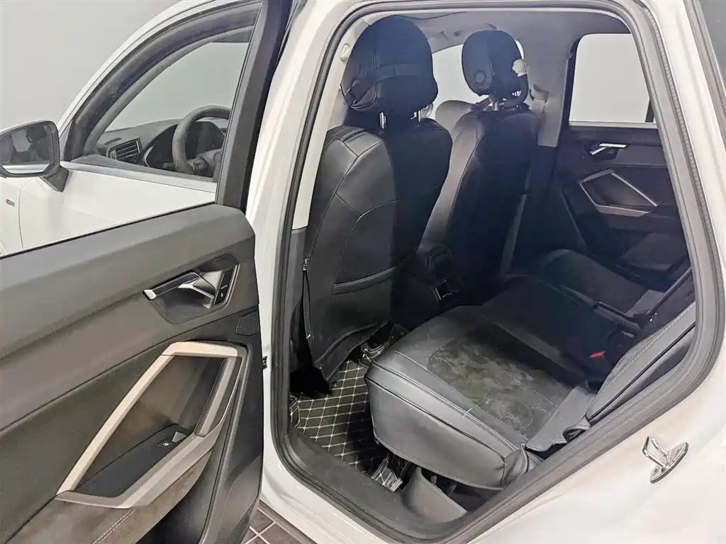Audi Q3 2020 — фото 8