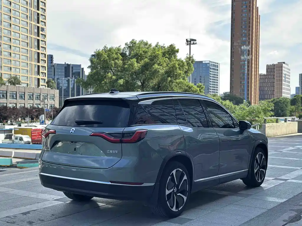 NIO ES8 2022