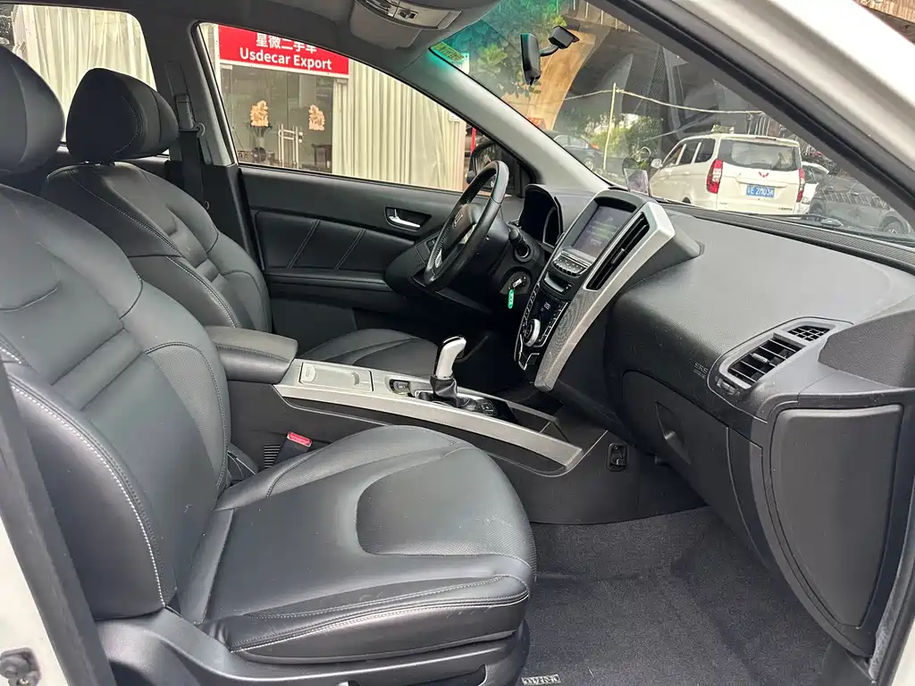 Luxgen You6 SUV 2015 — фото 17