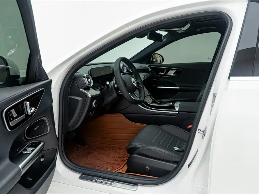 Mercedes-Benz C-Class 2024 — фото 11