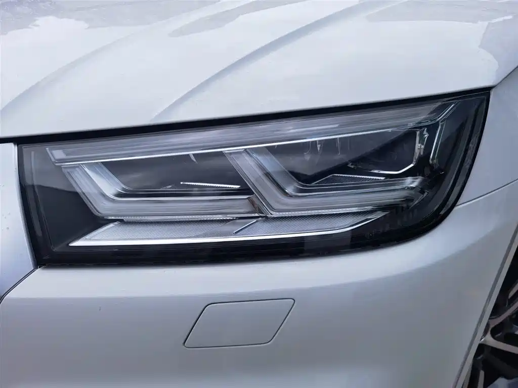 Audi Q5L 2021 — фото 29