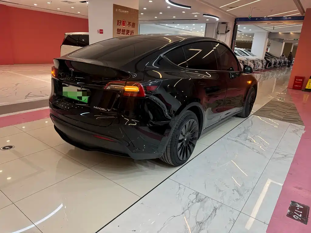 Tesla Model Y 2023 — фото 15