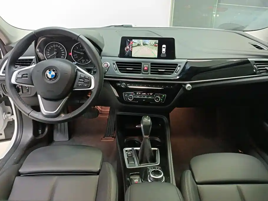 BMW 1 Series 2017 — фото 12
