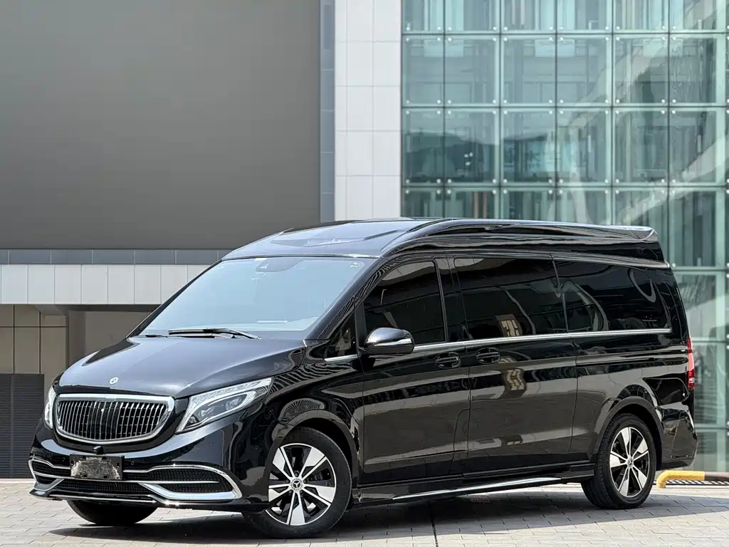 Mercedes-Benz V-Class 2023 — фото 1