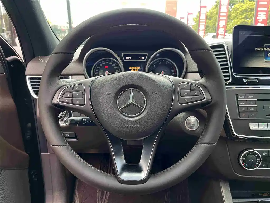 Mercedes-Benz GLE 2017 — фото 12