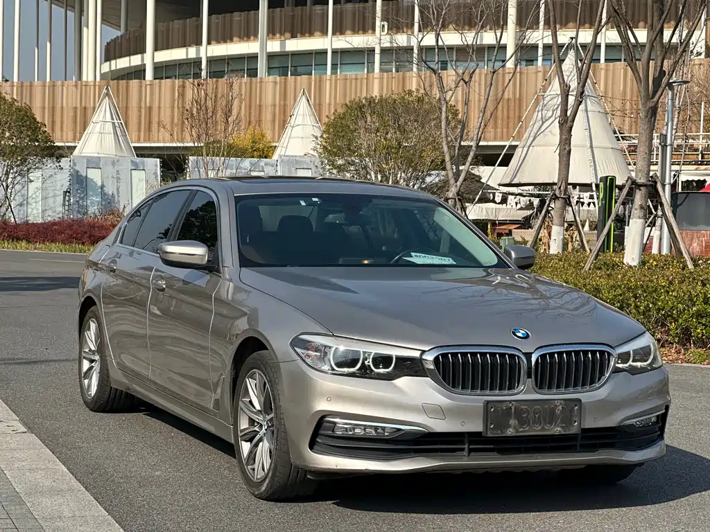 BMW 5 Series 2018 — фото 3