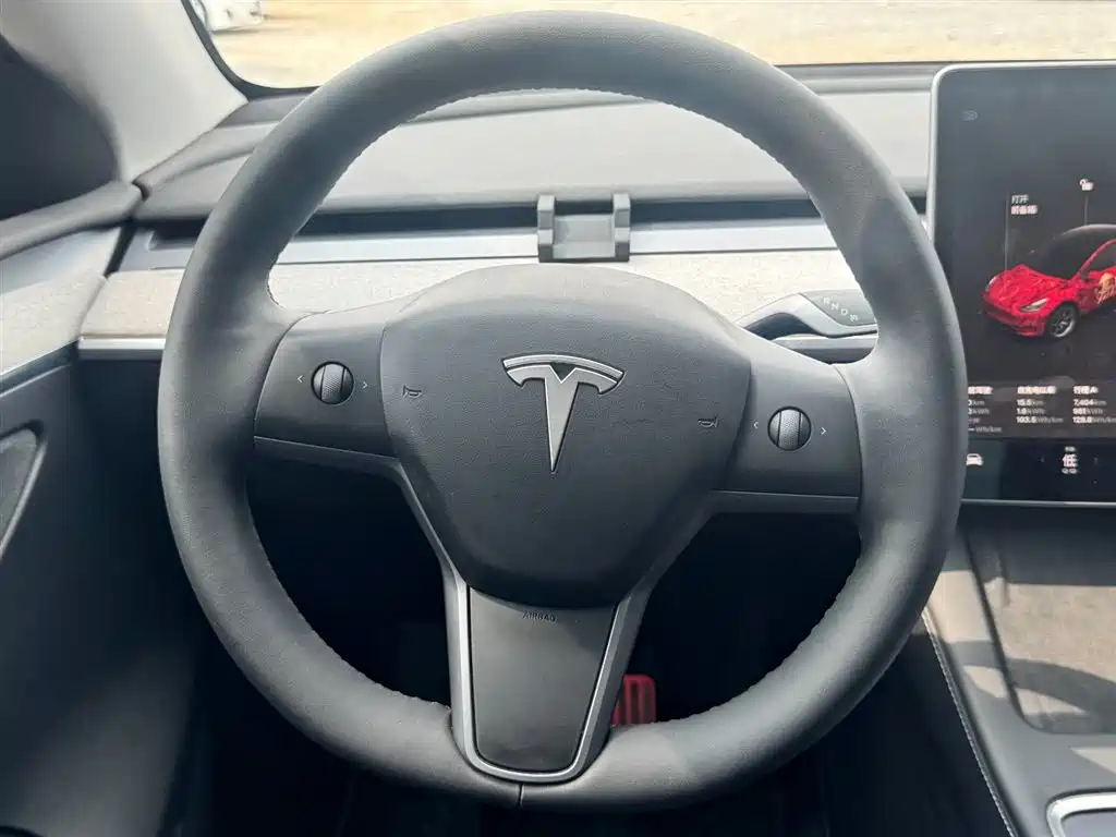 Tesla Model Y 2024 — фото 15