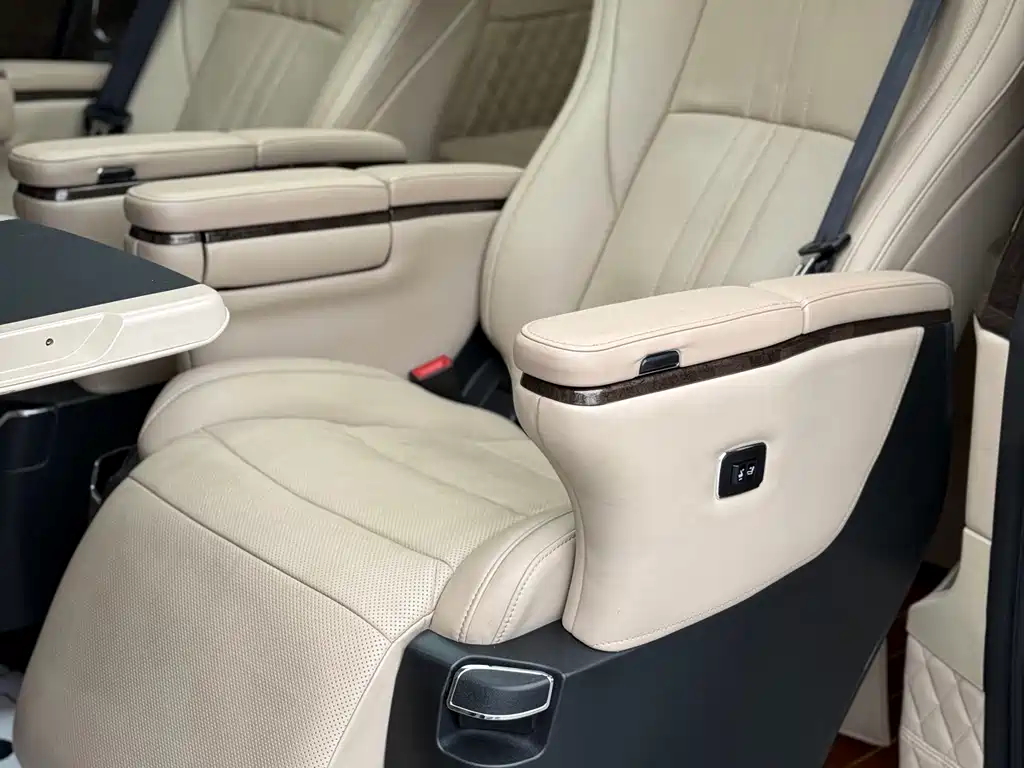 Mercedes-Benz V-Class 2019 — фото 12