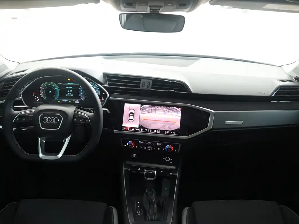 Audi Q3 2023 — фото 10