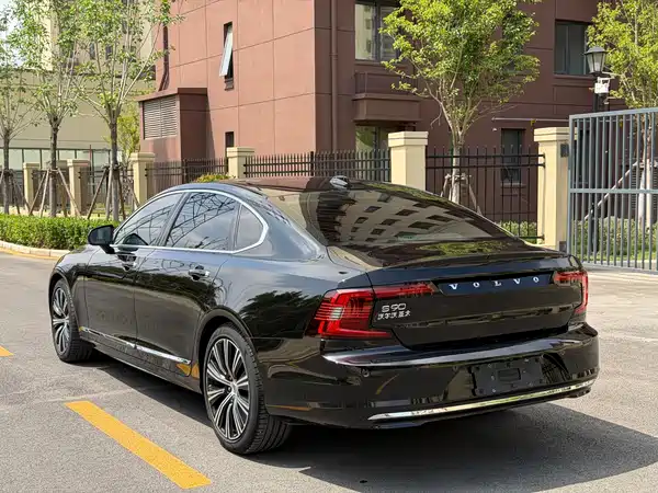 Volvo S90 2022