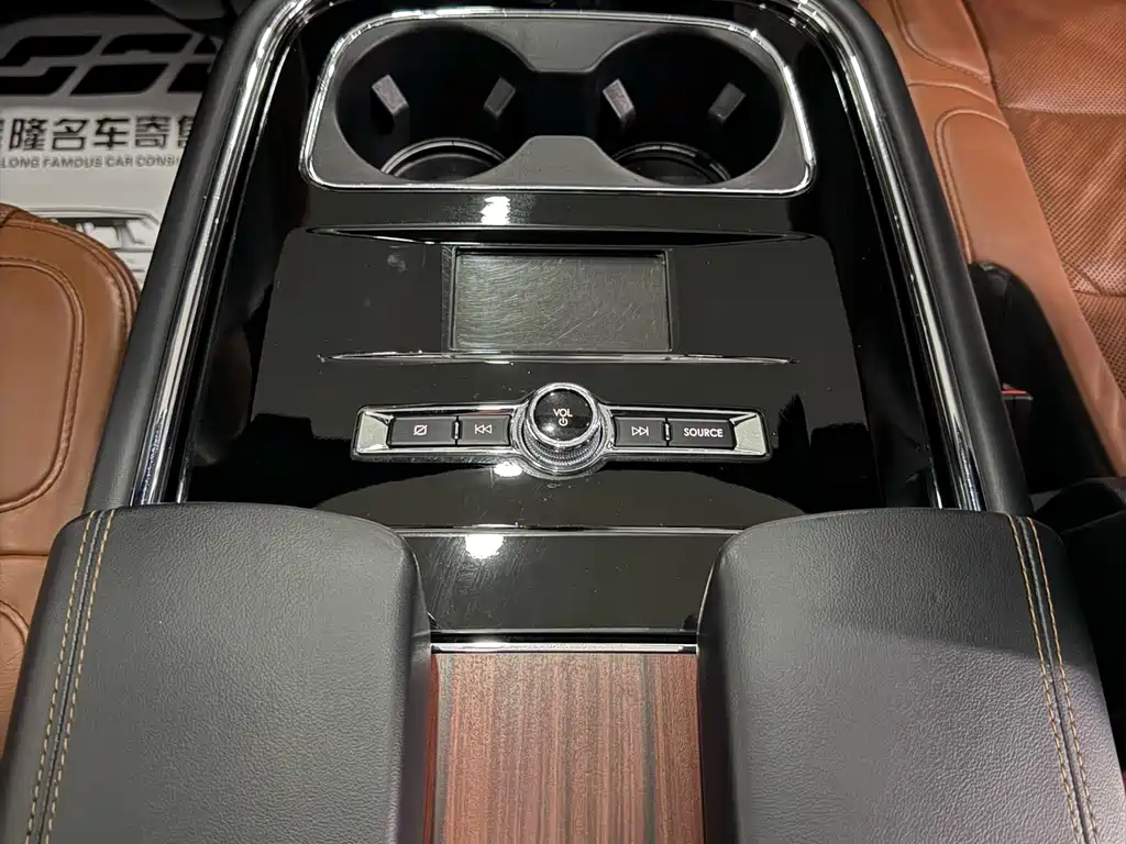Lincoln Navigator 2021 — фото 19