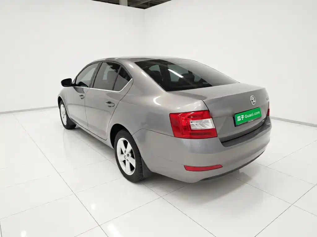 Skoda Octavia 2015 — фото 9