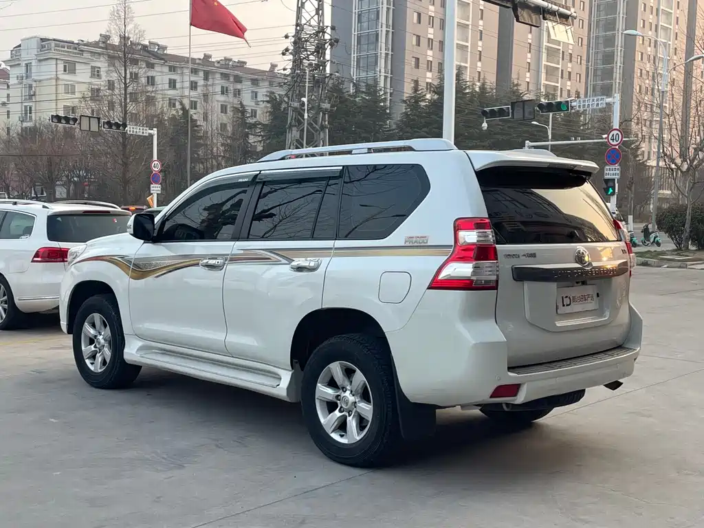 Toyota Prado 2017 — фото 9