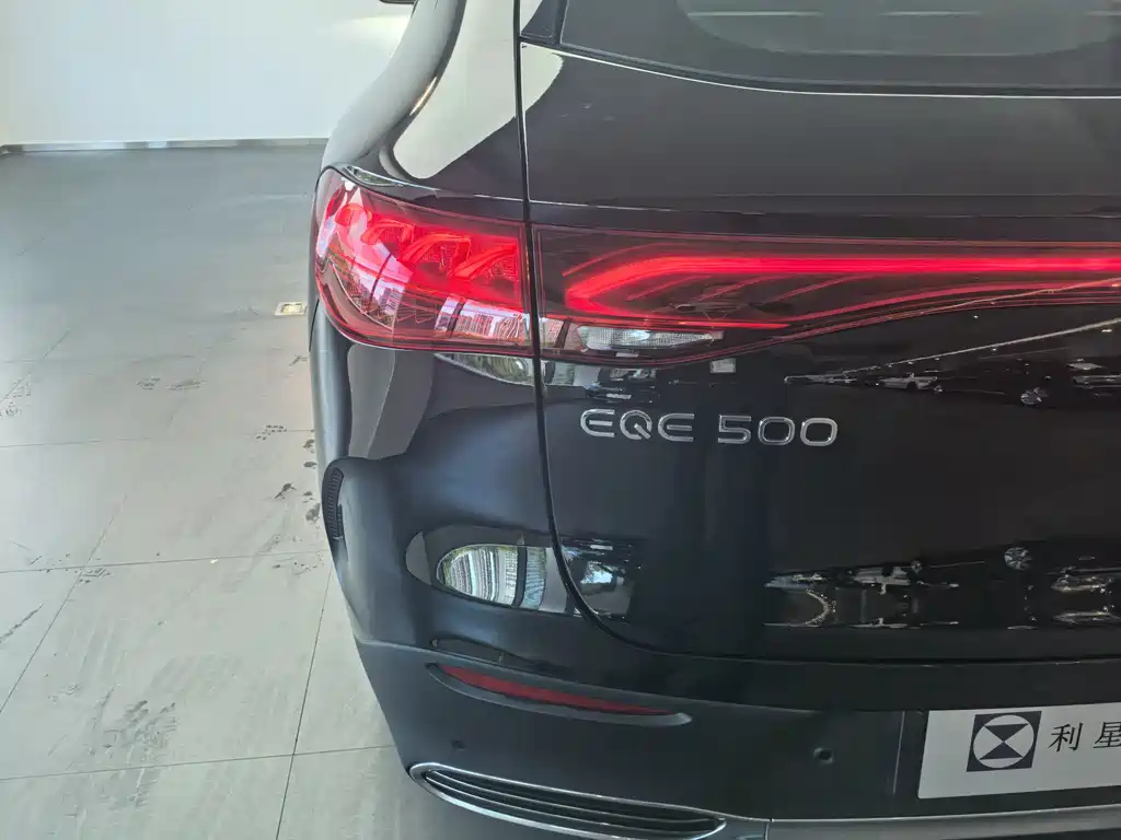 Mercedes-Benz EQE SUV 2025 — фото 11