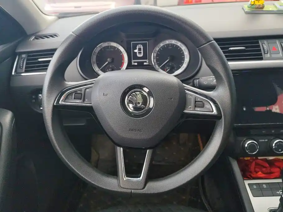 Skoda Octavia 2019 — фото 15