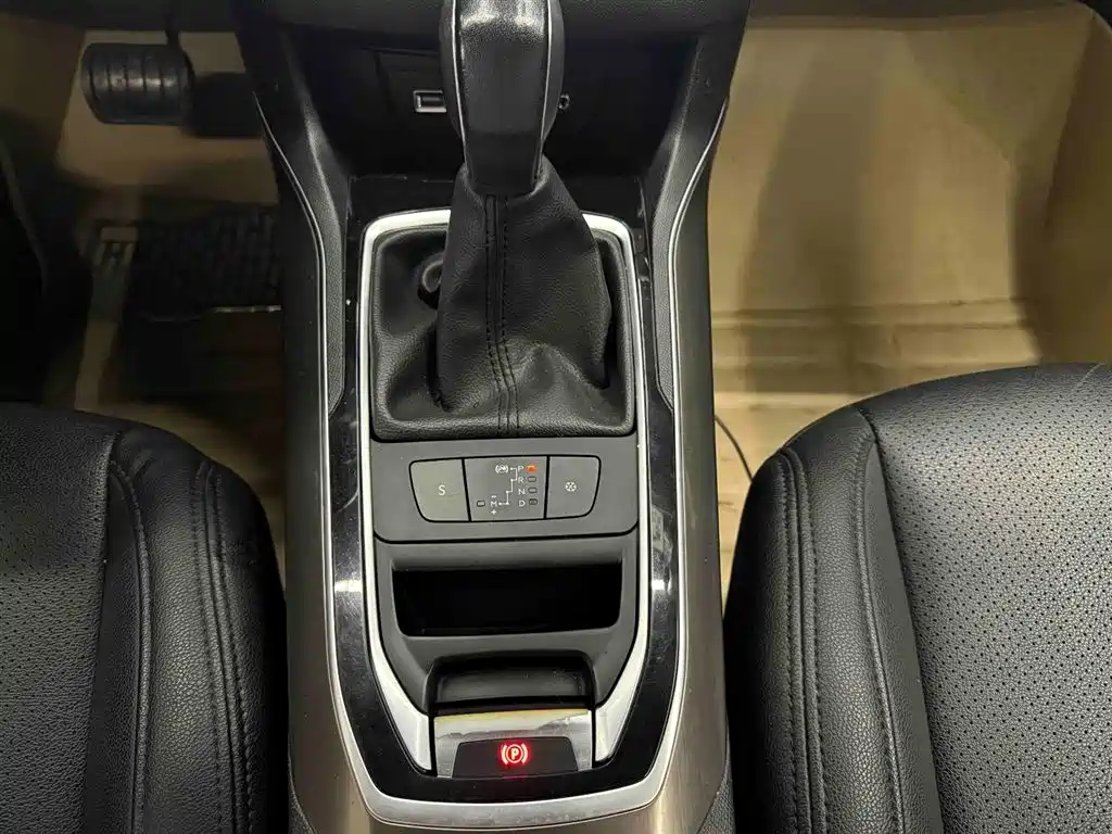 Peugeot 408 2016 — фото 13