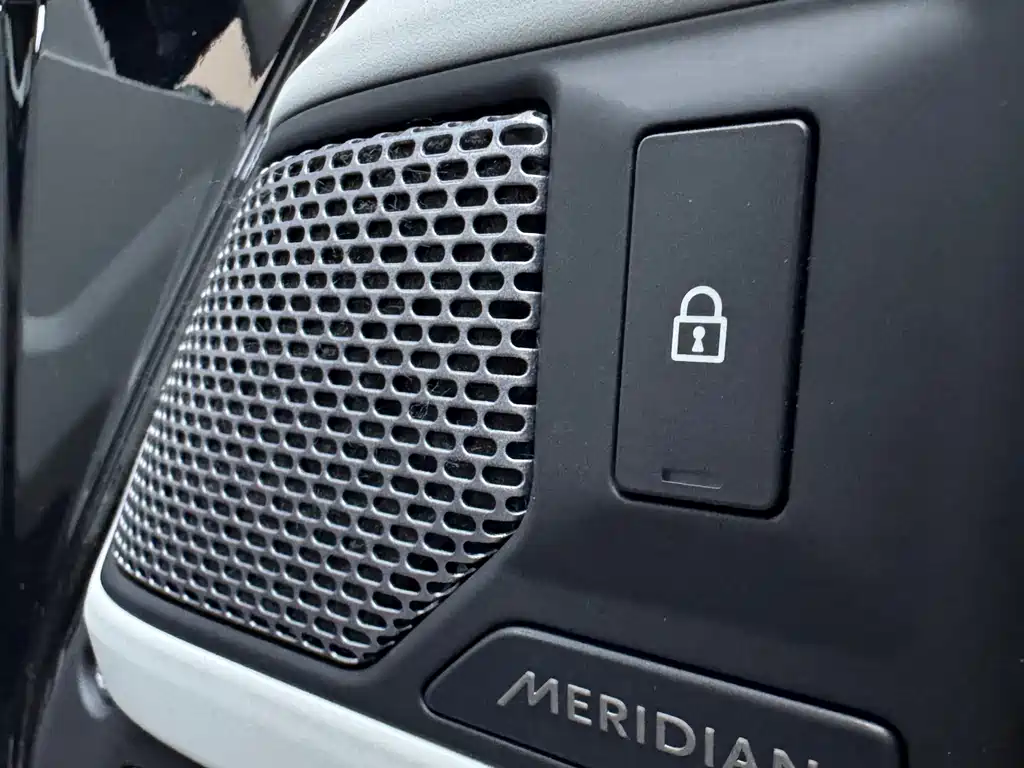 Land Rover Defender 2022 — фото 10