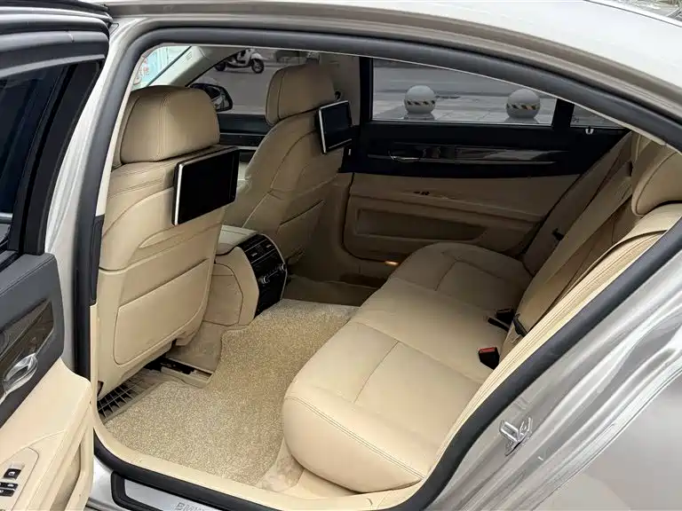 BMW 7 Series 2013 — фото 12