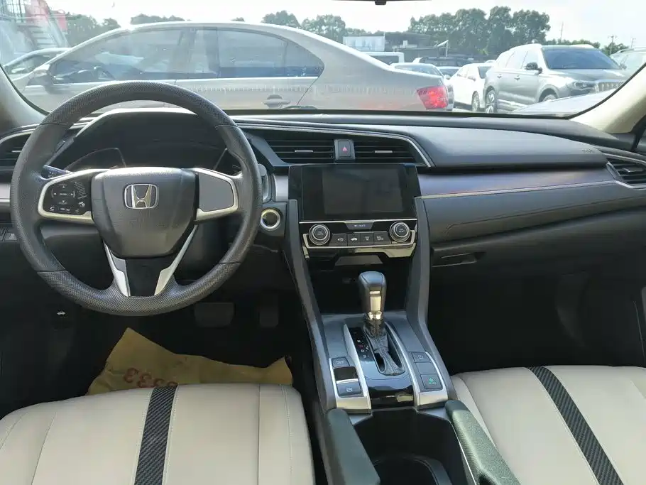 Honda Civic 2019 — фото 12