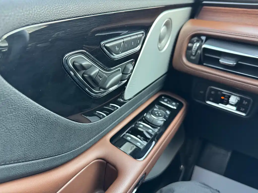 Lincoln Aviator 2020 — фото 19