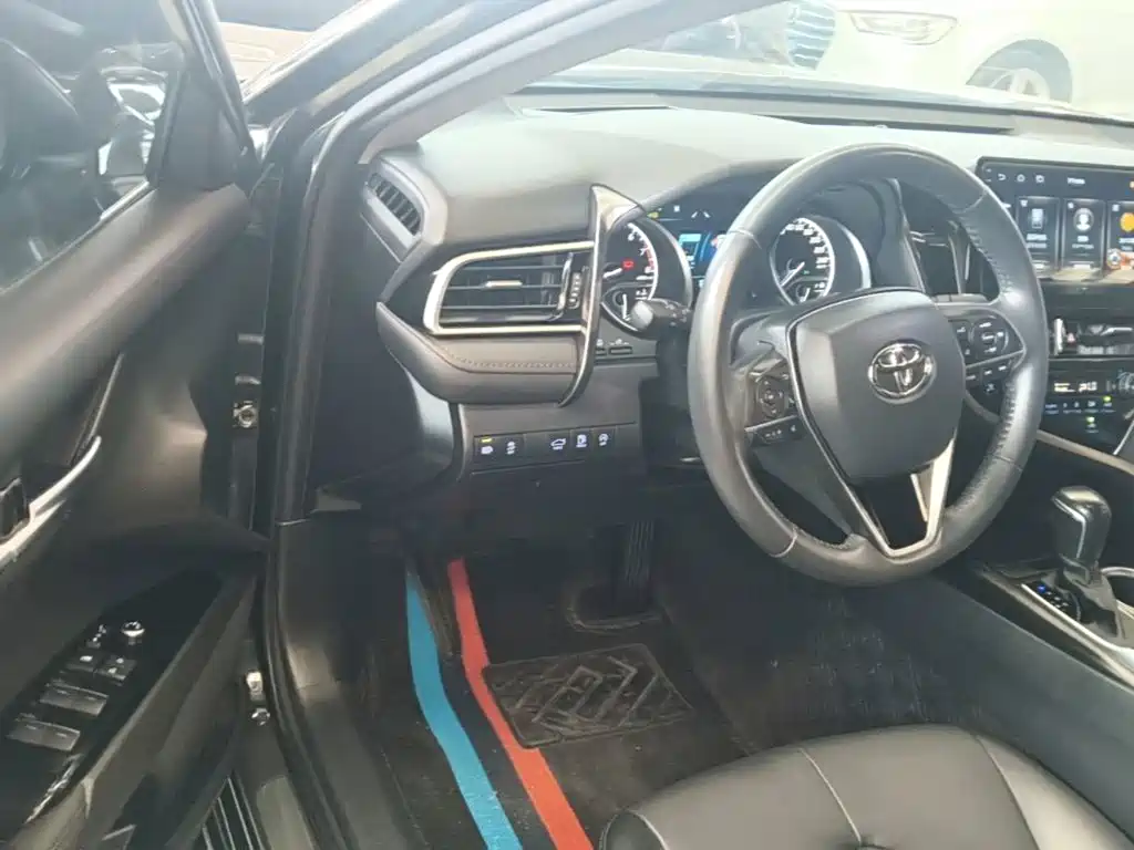 Toyota Camry 2022 — фото 16