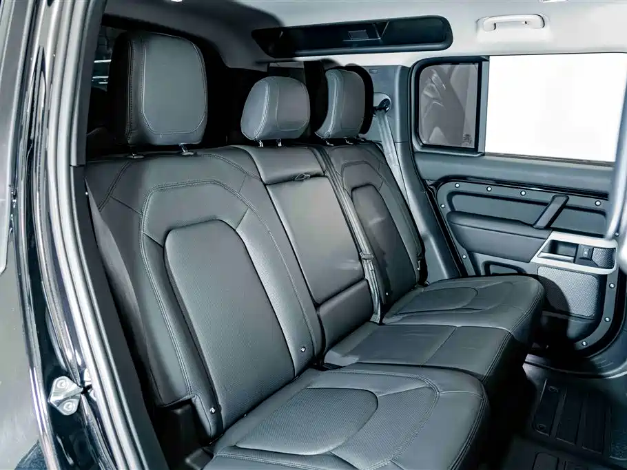 Land Rover Defender 2024 — фото 28