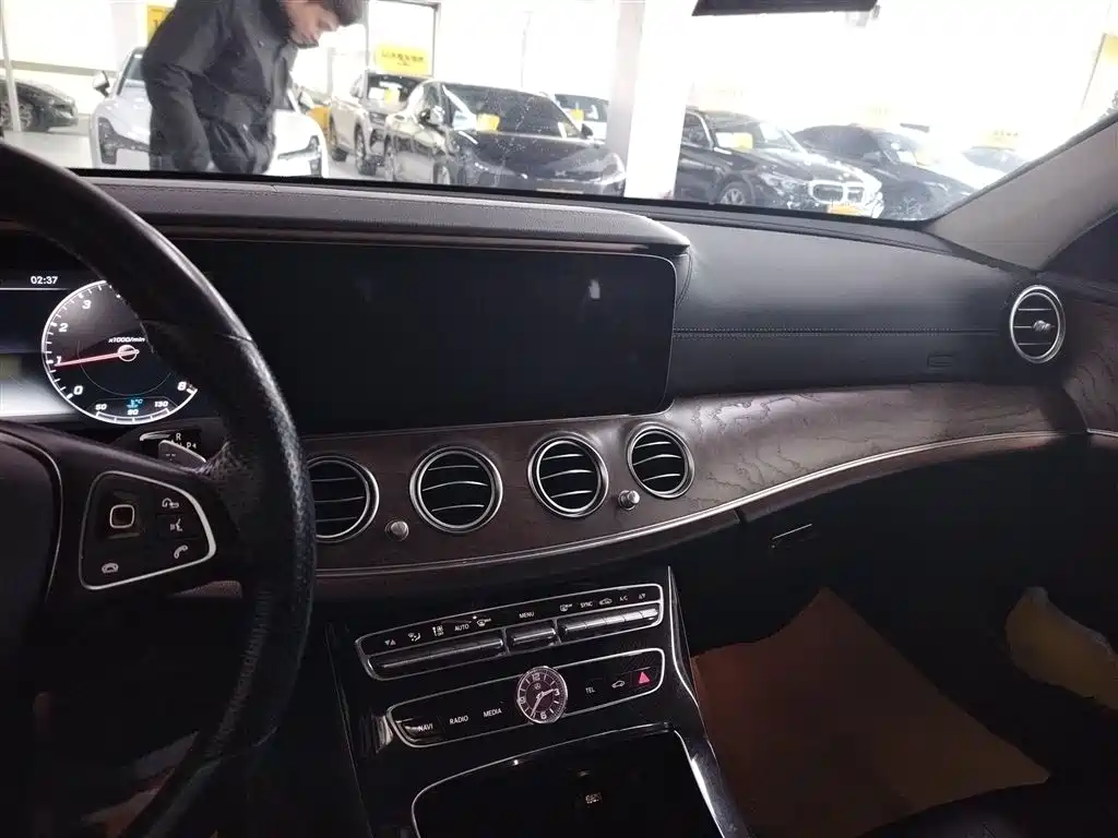 Mercedes-Benz E-Class 2016 — фото 12