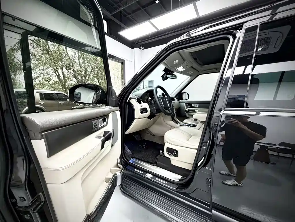 Land Rover Discovery 2016 — фото 8