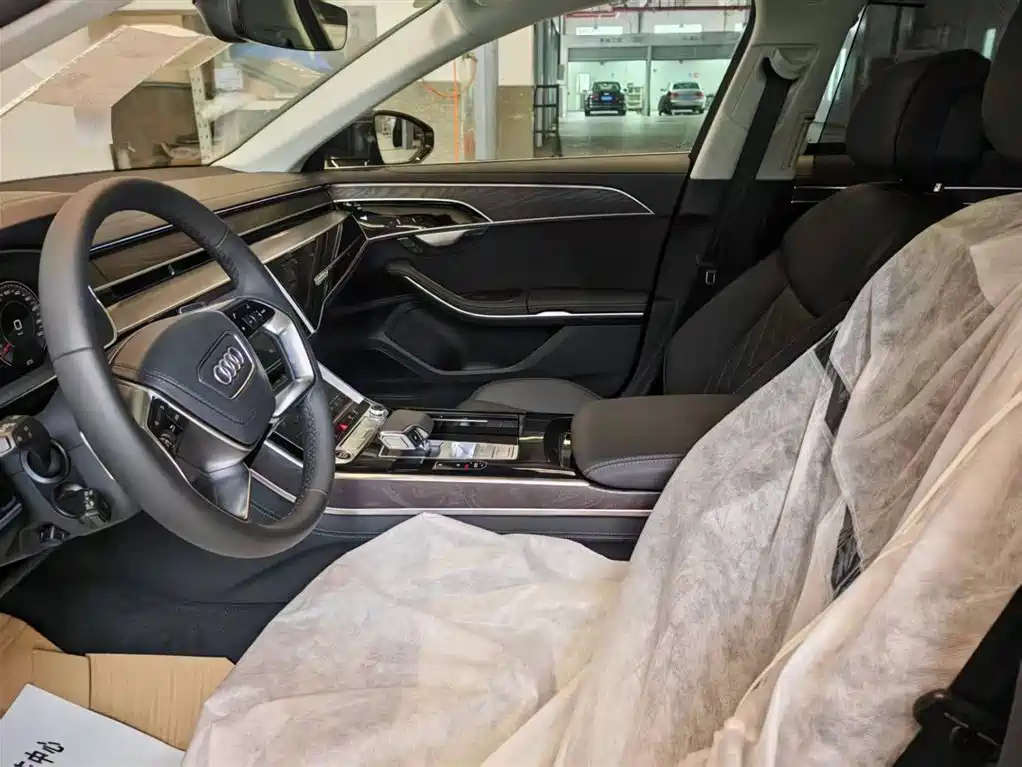 Audi A8 — фото 12