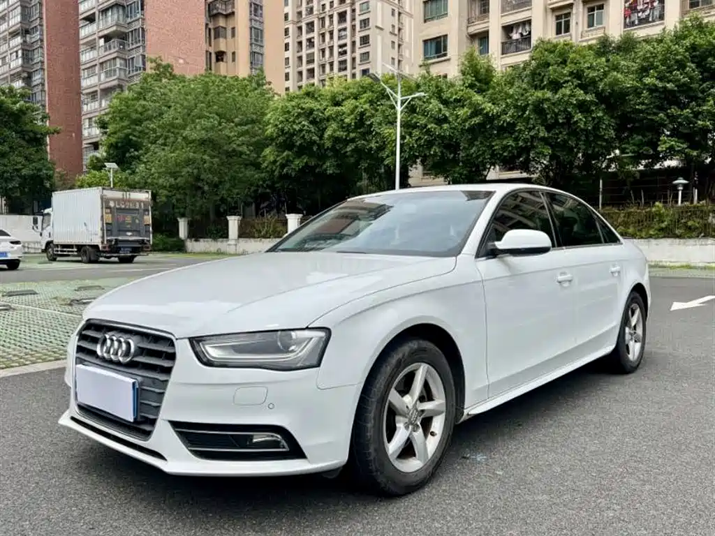 Audi A4L 2015 — фото 1