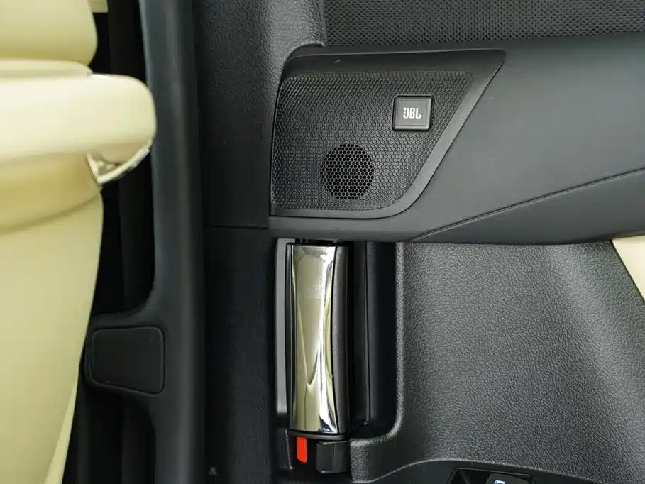 Toyota Alphard 2016 — фото 25