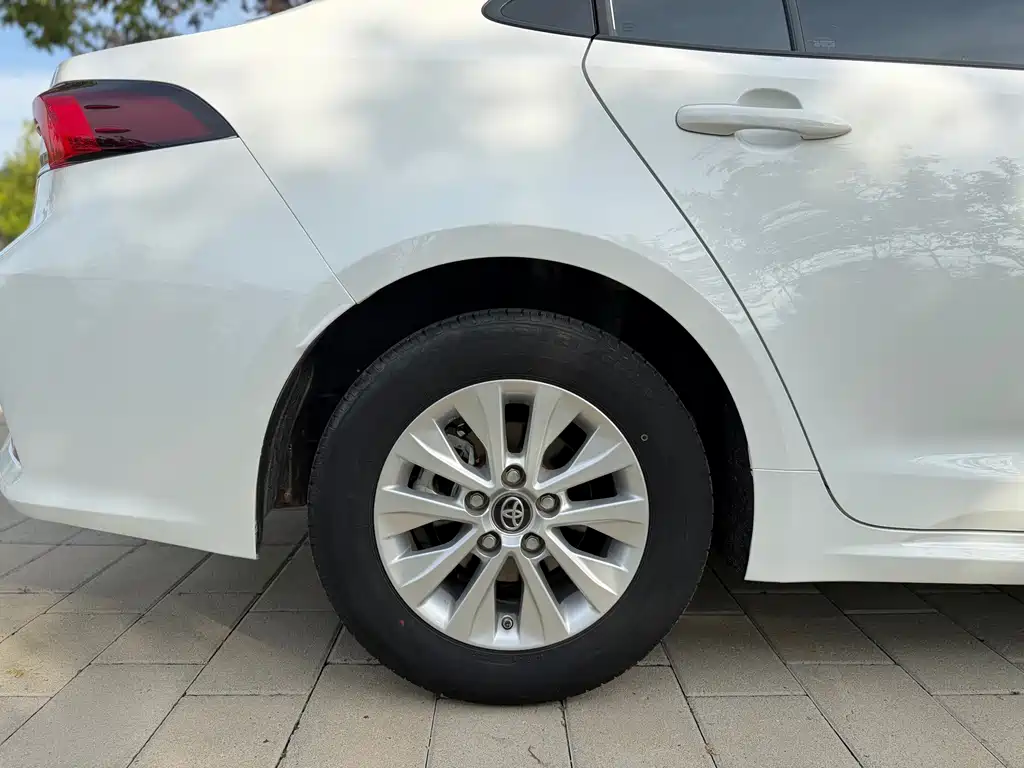 Toyota Corolla 2023 — фото 14