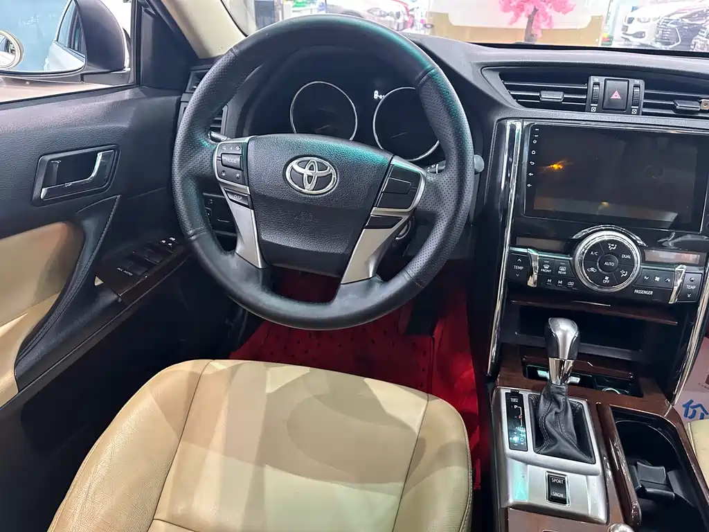 Toyota Reiz 2015 — фото 15