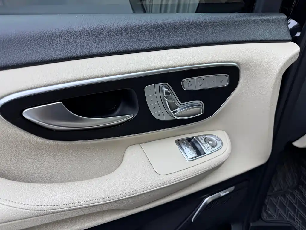 Mercedes-Benz V-Class 2020 — фото 20