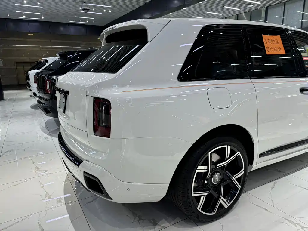 Rolls-Royce Cullinan — фото 12