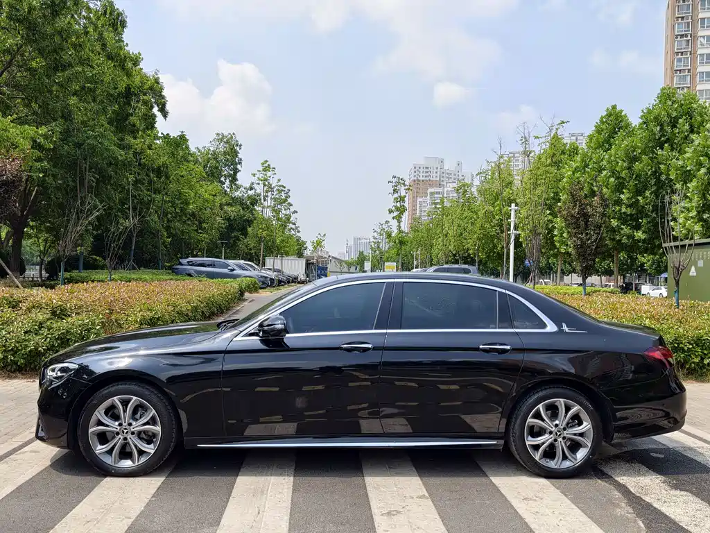 Mercedes-Benz E-Class 2023 — фото 4