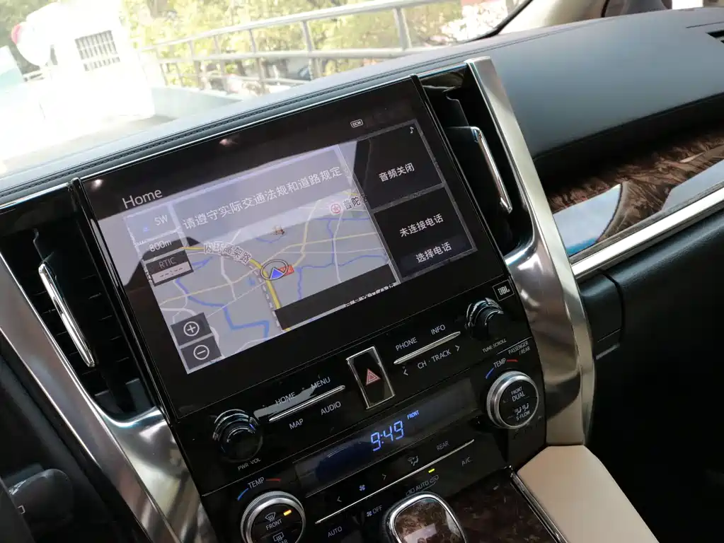 Toyota Alphard 2023 — фото 15